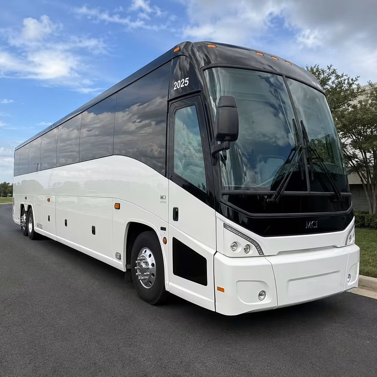 queen creek employee shuttle buses near mesa gateway airport